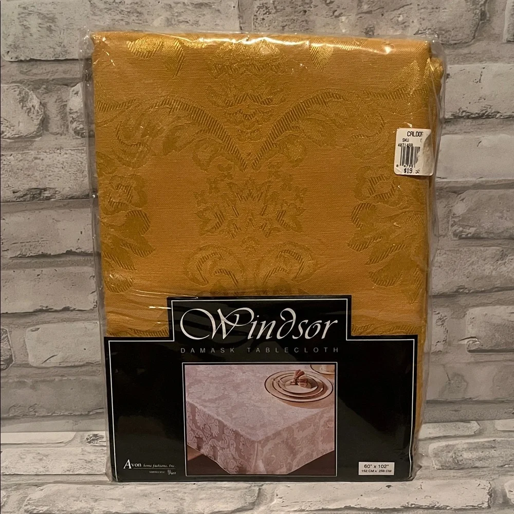 Vintage Windsor Luxurious Gold Damask Tablecloth 60 by 102 inch oval cotton poly
